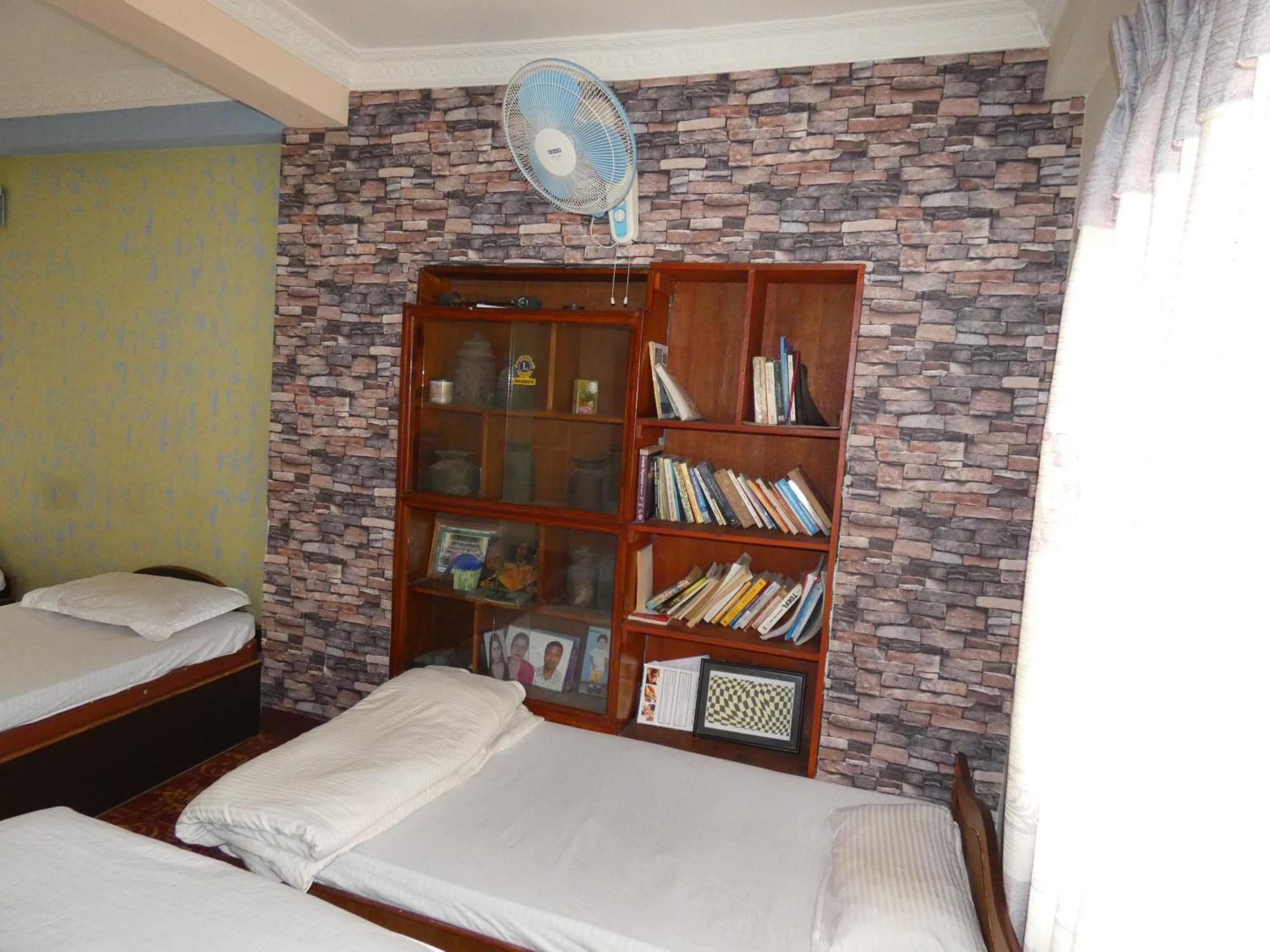 Sara'S Backpackers Hotel Kathmandu Exterior foto