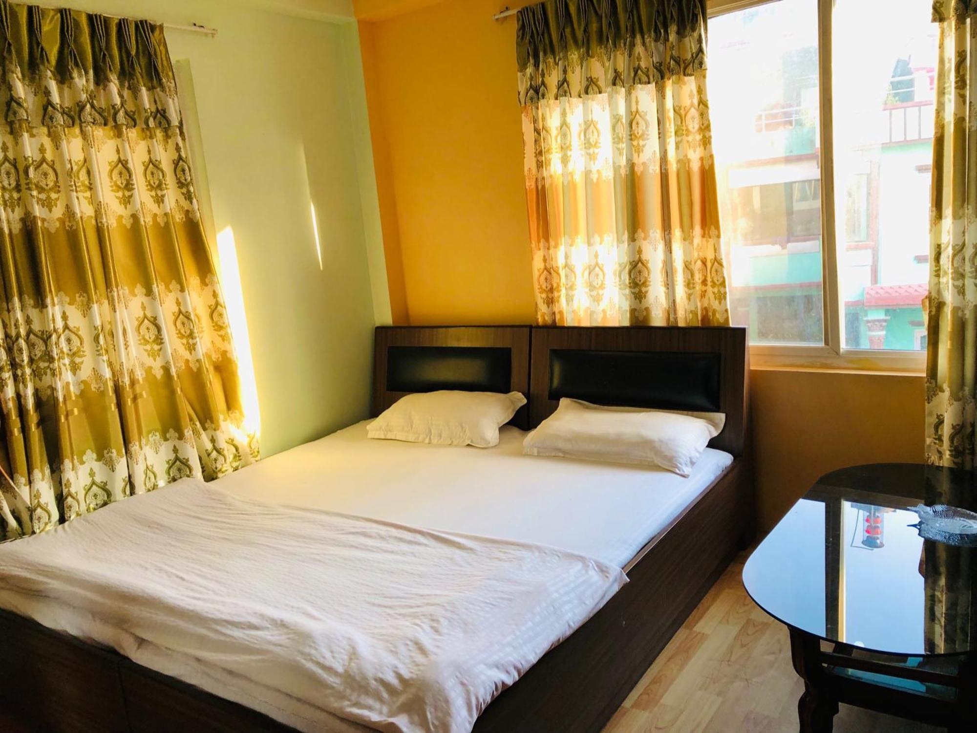 Sara'S Backpackers Hotel Kathmandu Exterior foto