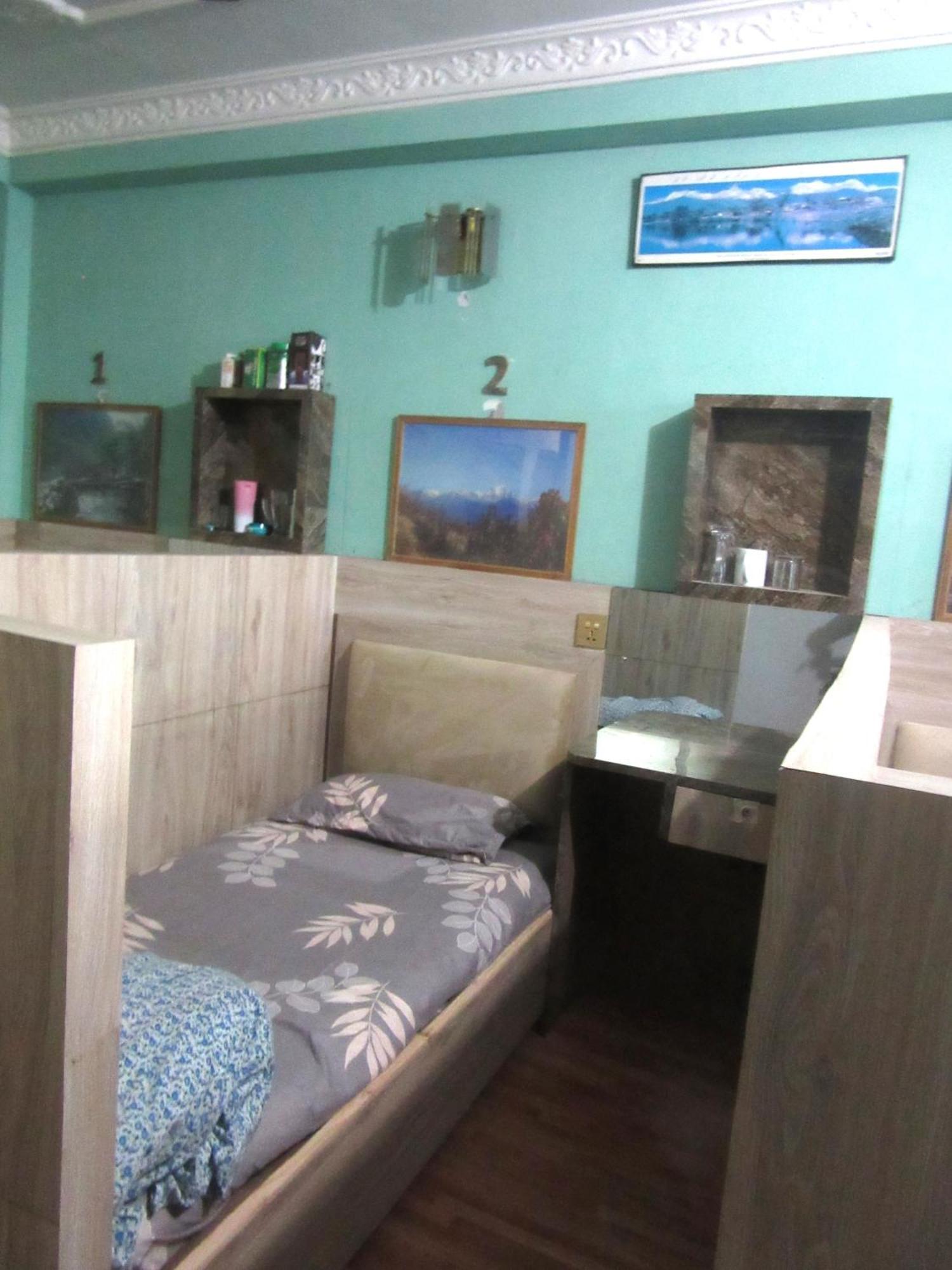 Sara'S Backpackers Hotel Kathmandu Exterior foto